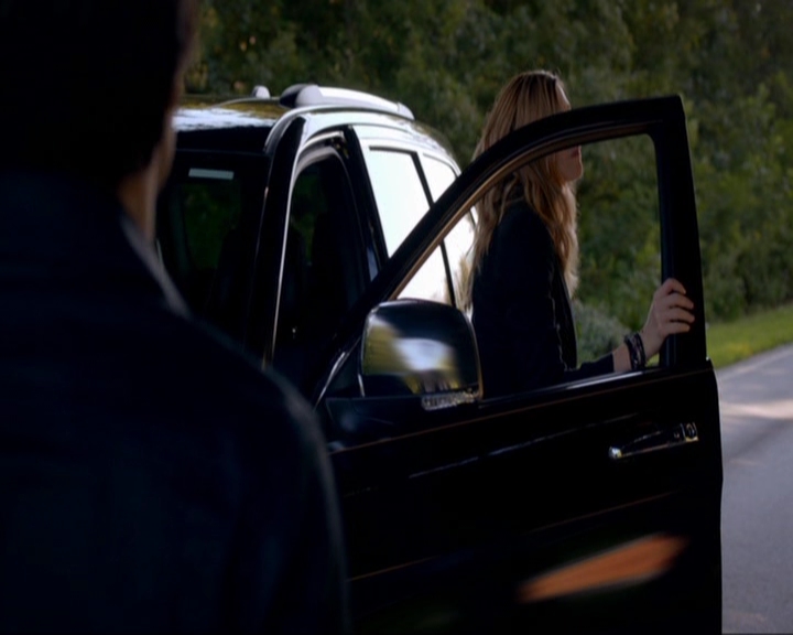 VampireDiariesWorld-dot-nl_7x05LiveThroughThis0450.jpg