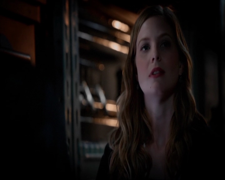 VampireDiariesWorld-dot-nl_7x05LiveThroughThis1007.jpg