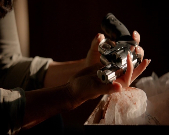 VampireDiariesWorld-dot-nl_7x05LiveThroughThis1156.jpg