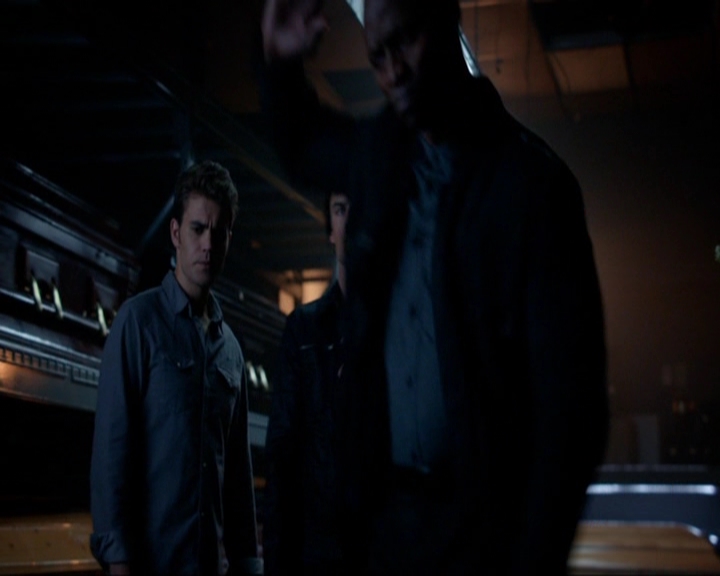 VampireDiariesWorld-dot-nl_7x05LiveThroughThis1429.jpg