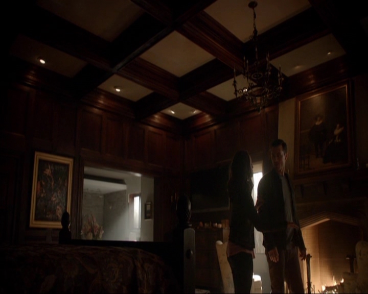 VampireDiariesWorld-dot-nl_7x05LiveThroughThis1483.jpg