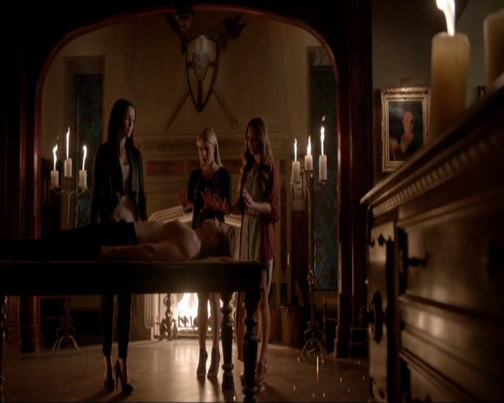 VampireDiariesWorld-dot-nl_7x05LiveThroughThis2153.jpg