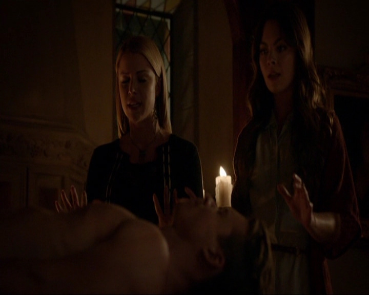 VampireDiariesWorld-dot-nl_7x05LiveThroughThis2159.jpg