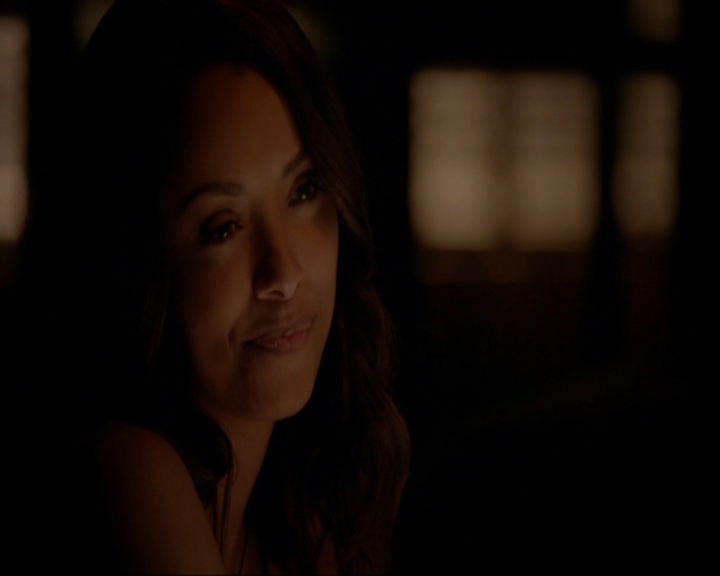 VampireDiariesWorld-dot-nl_7x05LiveThroughThis2201.jpg