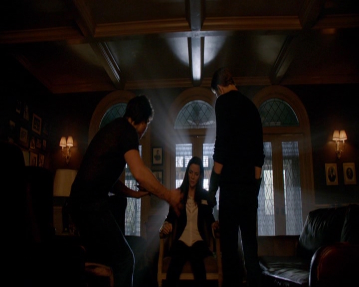 VampireDiariesWorld-dot-nl_7x07MommieDearest0511.jpg