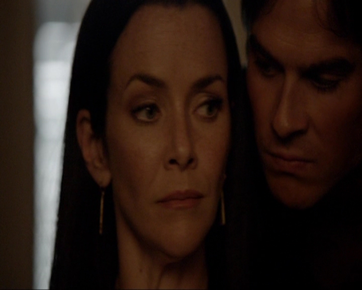 VampireDiariesWorld-dot-nl_7x07MommieDearest0960.jpg