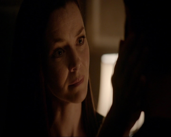 VampireDiariesWorld-dot-nl_7x07MommieDearest1427.jpg