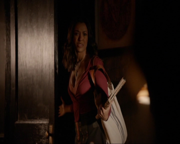 VampireDiariesWorld-dot-nl_7x07MommieDearest1511.jpg