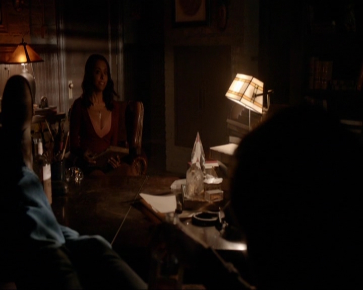 VampireDiariesWorld-dot-nl_7x07MommieDearest1520.jpg