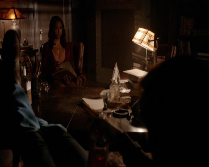 VampireDiariesWorld-dot-nl_7x07MommieDearest1521.jpg