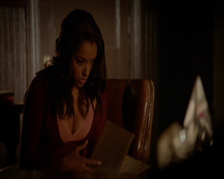 VampireDiariesWorld-dot-nl_7x07MommieDearest1527.jpg