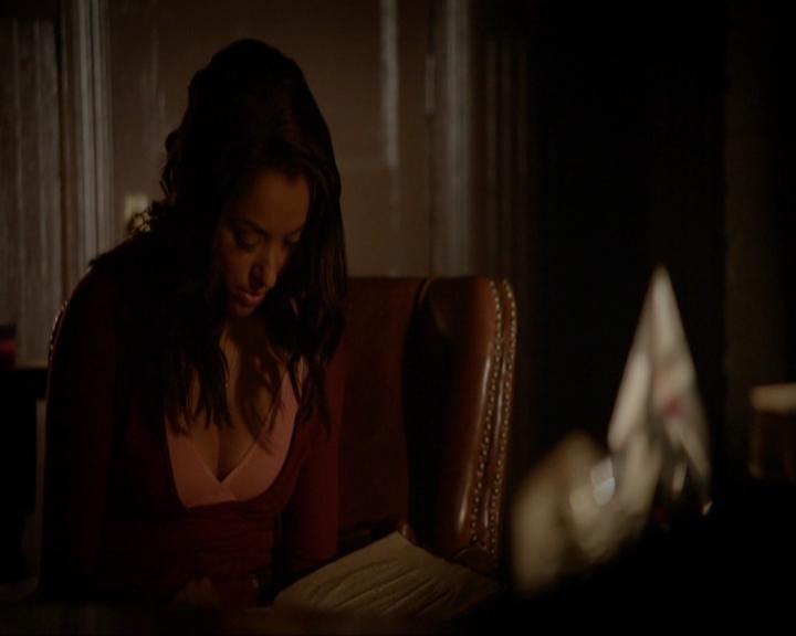 VampireDiariesWorld-dot-nl_7x07MommieDearest1529.jpg