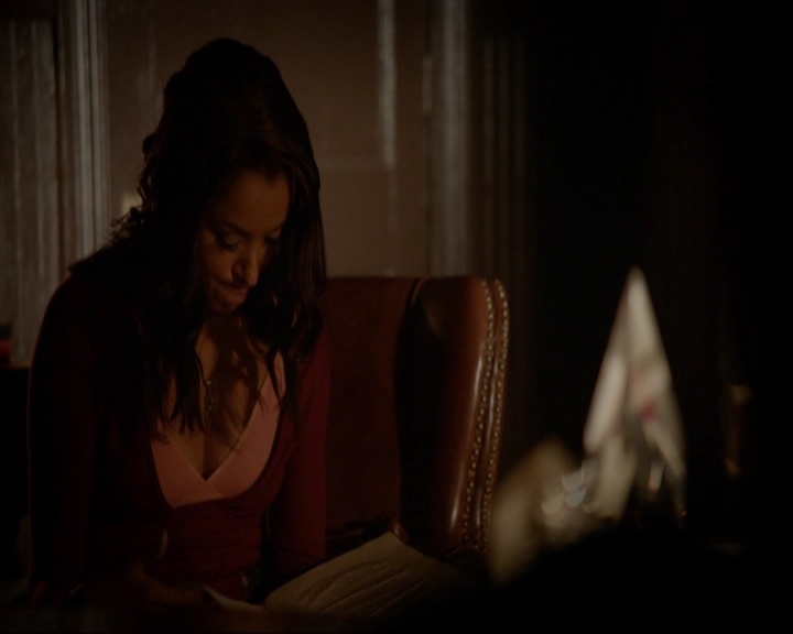 VampireDiariesWorld-dot-nl_7x07MommieDearest1530.jpg