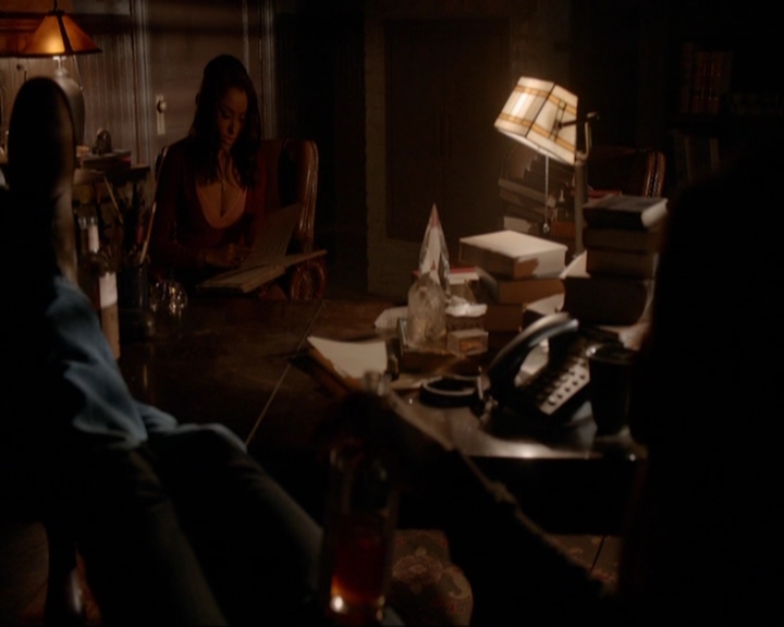 VampireDiariesWorld-dot-nl_7x07MommieDearest1531.jpg