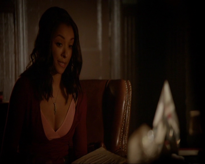 VampireDiariesWorld-dot-nl_7x07MommieDearest1535.jpg