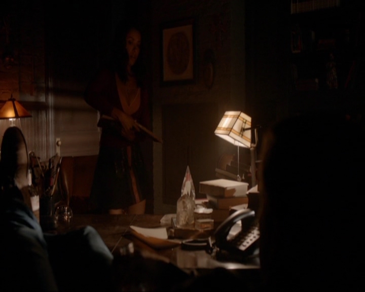 VampireDiariesWorld-dot-nl_7x07MommieDearest1545.jpg