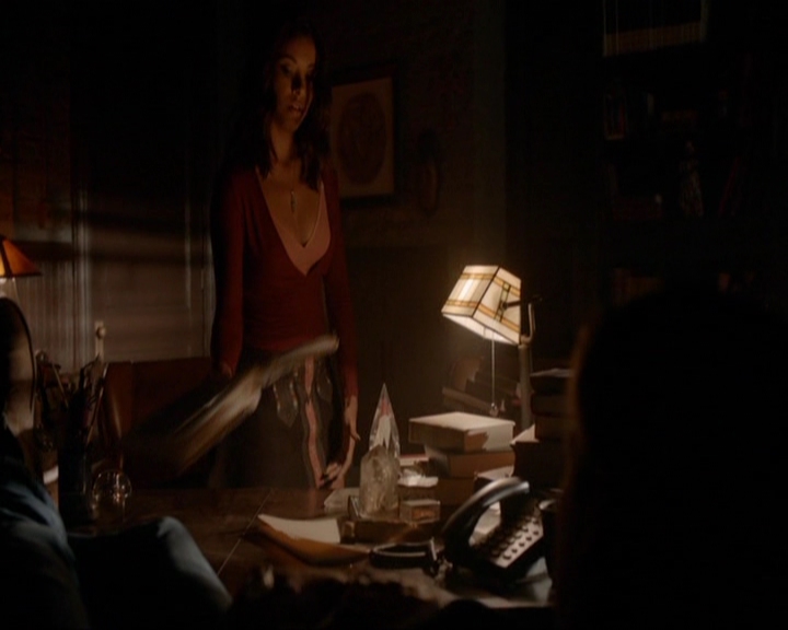 VampireDiariesWorld-dot-nl_7x07MommieDearest1546.jpg