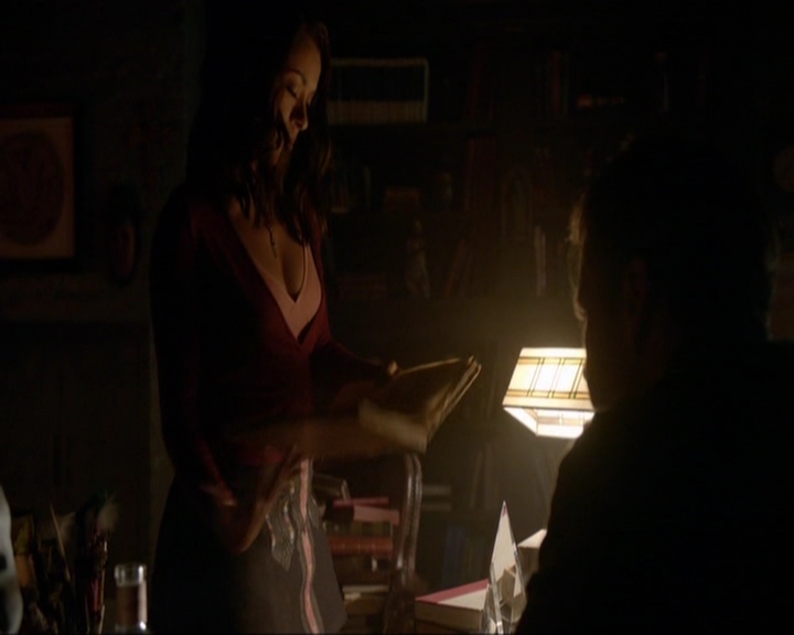 VampireDiariesWorld-dot-nl_7x07MommieDearest1561.jpg