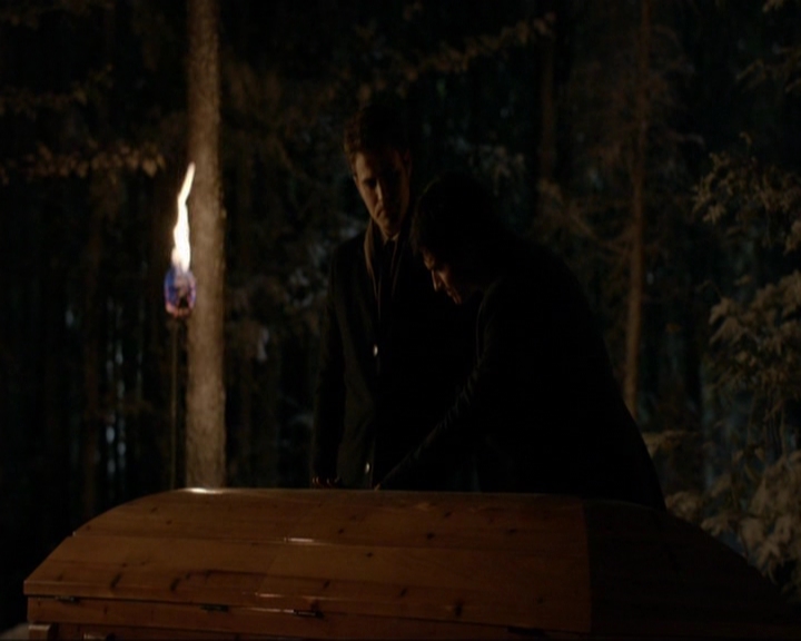 VampireDiariesWorld-dot-nl_7x09ColdAsIs0250.jpg