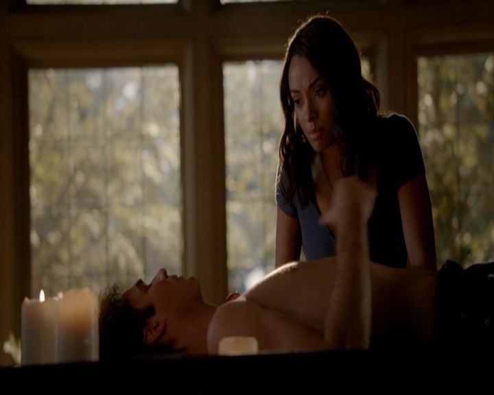 VampireDiariesWorld-dot-nl_7x10HellIsOtherPeople0556.jpg