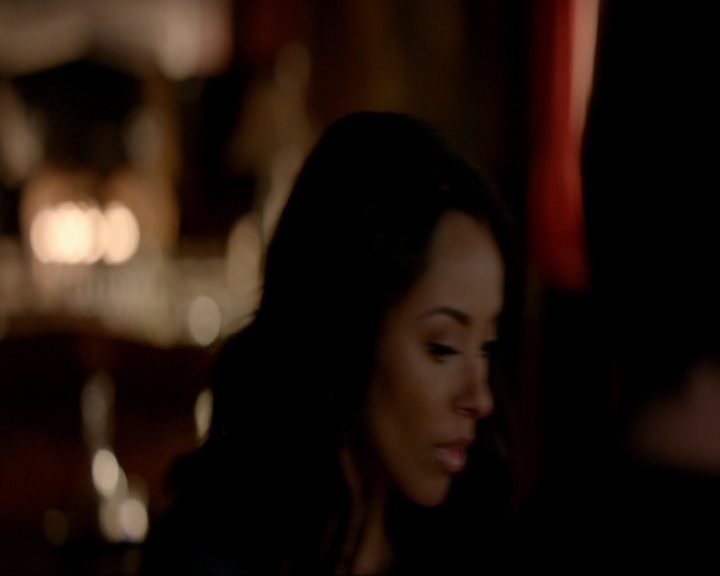 VampireDiariesWorld-dot-nl_7x10HellIsOtherPeople0610.jpg