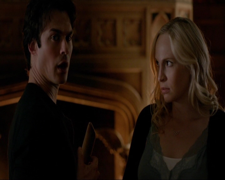 VampireDiariesWorld-dot-nl_7x10HellIsOtherPeople0712.jpg