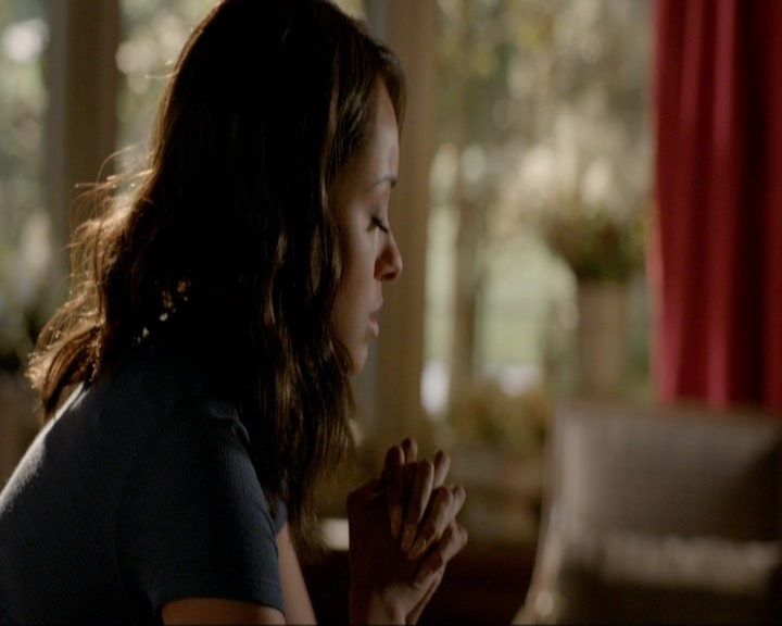 VampireDiariesWorld-dot-nl_7x10HellIsOtherPeople0746.jpg