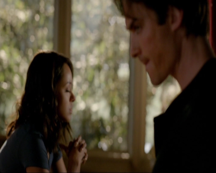 VampireDiariesWorld-dot-nl_7x10HellIsOtherPeople0748.jpg