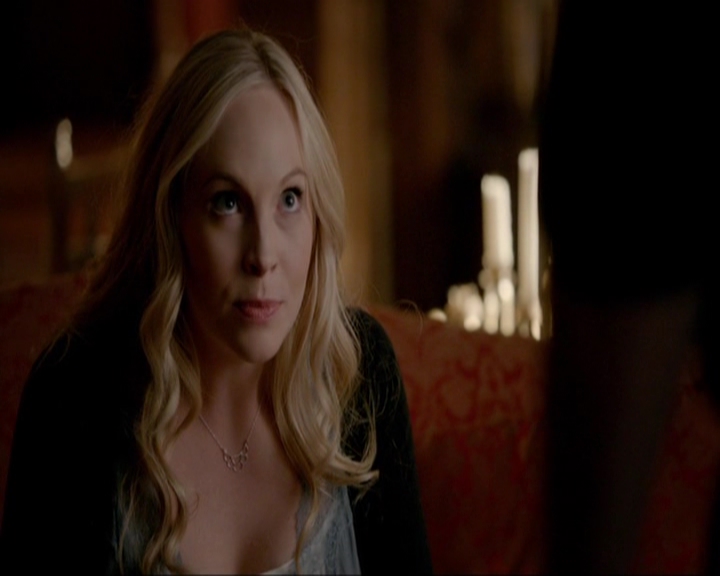 VampireDiariesWorld-dot-nl_7x10HellIsOtherPeople0801.jpg