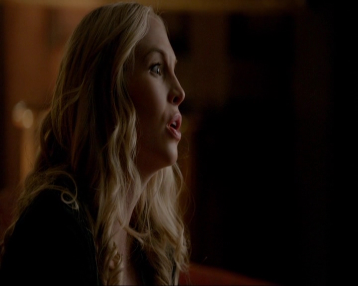 VampireDiariesWorld-dot-nl_7x10HellIsOtherPeople0809.jpg