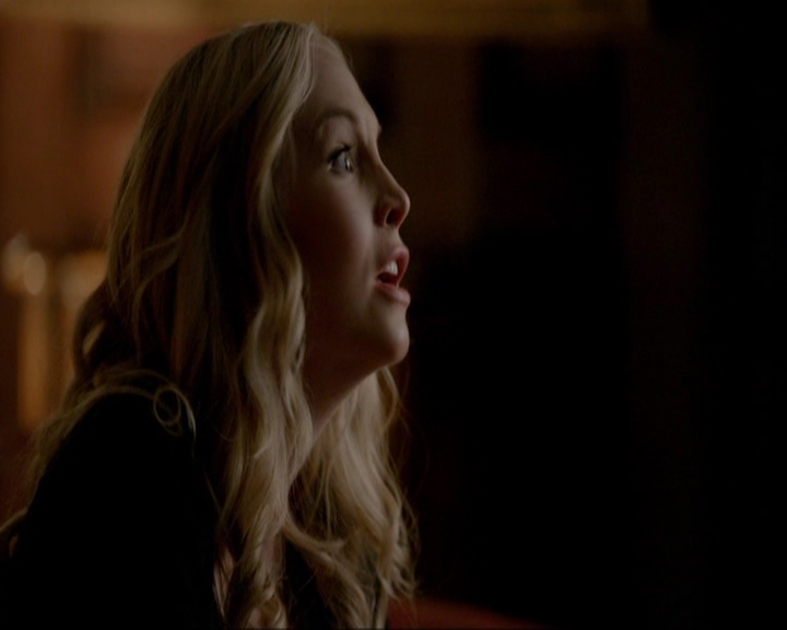 VampireDiariesWorld-dot-nl_7x10HellIsOtherPeople0810.jpg