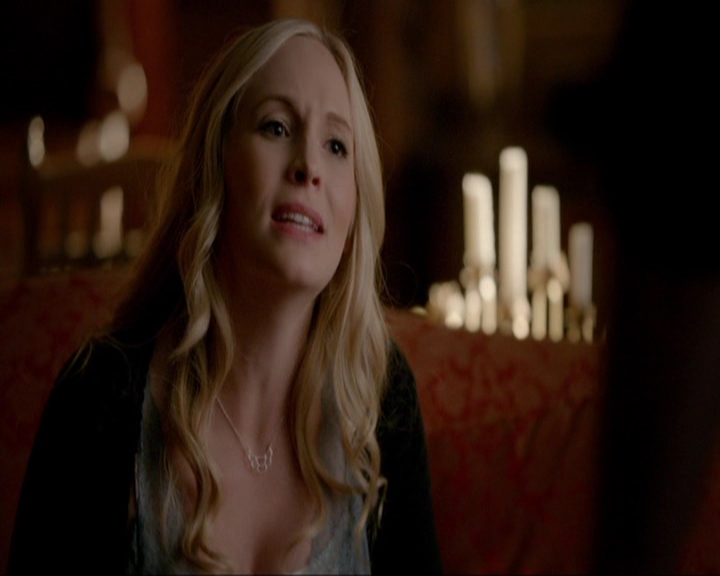 VampireDiariesWorld-dot-nl_7x10HellIsOtherPeople0812.jpg