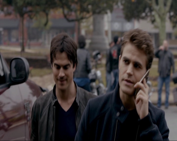 VampireDiariesWorld-dot-nl_7x11ThingsWeLostInTheFire0615.jpg