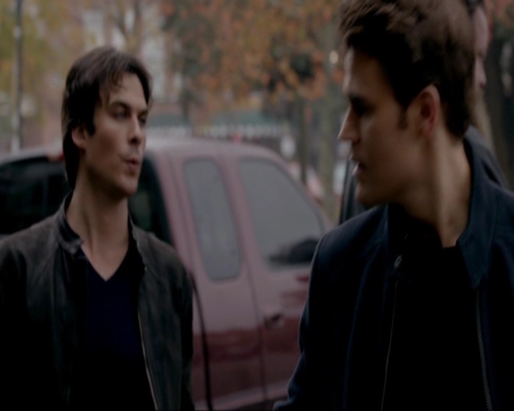 VampireDiariesWorld-dot-nl_7x11ThingsWeLostInTheFire0619.jpg