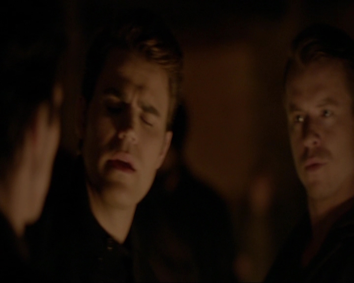 VampireDiariesWorld-dot-nl_7x11ThingsWeLostInTheFire0706.jpg