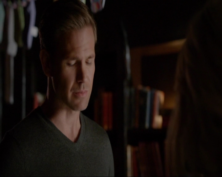 VampireDiariesWorld-dot-nl_7x11ThingsWeLostInTheFire0836.jpg