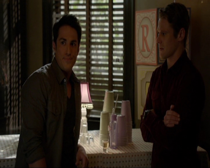 VampireDiariesWorld-dot-nl_7x11ThingsWeLostInTheFire0901.jpg
