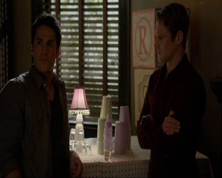 VampireDiariesWorld-dot-nl_7x11ThingsWeLostInTheFire0903.jpg