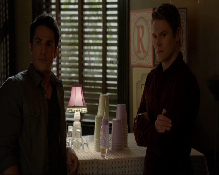 VampireDiariesWorld-dot-nl_7x11ThingsWeLostInTheFire0904.jpg
