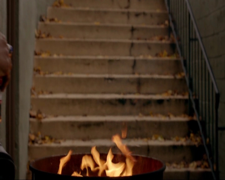 VampireDiariesWorld-dot-nl_7x11ThingsWeLostInTheFire0941.jpg