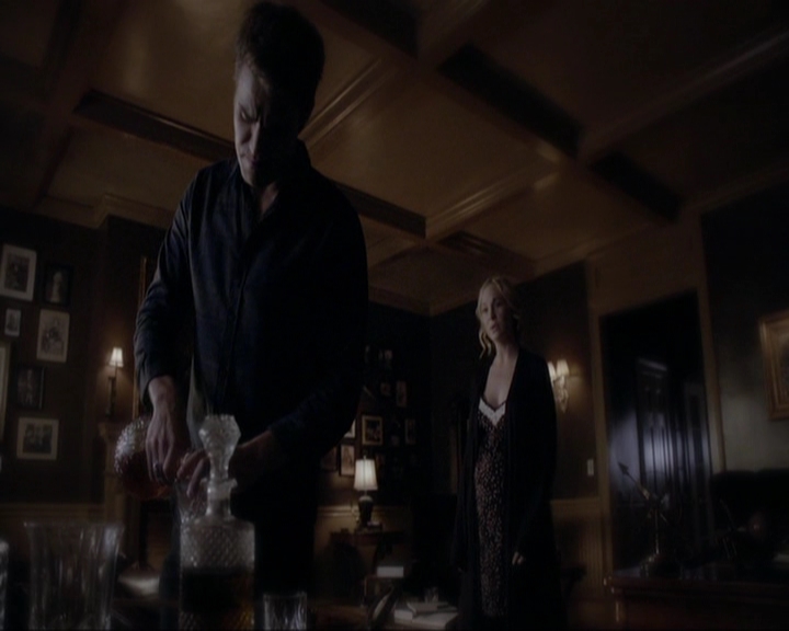 VampireDiariesWorld-dot-nl_7x11ThingsWeLostInTheFire1125.jpg