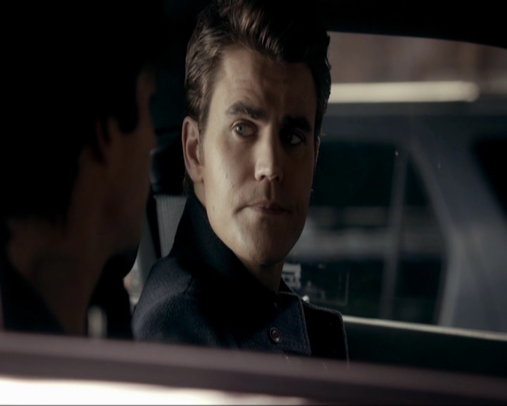 VampireDiariesWorld-dot-nl_7x11ThingsWeLostInTheFire1209.jpg