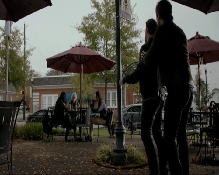 VampireDiariesWorld-dot-nl_7x11ThingsWeLostInTheFire1392.jpg