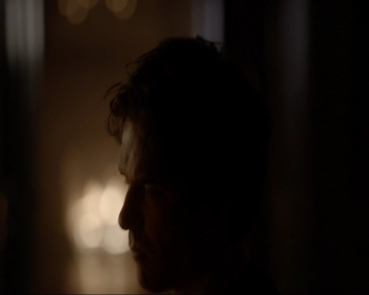 VampireDiariesWorld-dot-nl_7x11ThingsWeLostInTheFire2177.jpg