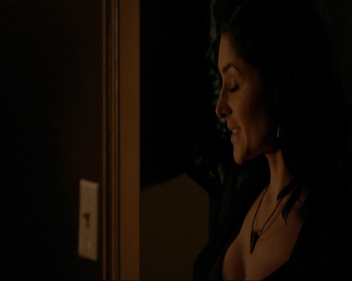 VampireDiariesWorld-dot-nl_7x12PostcardsFromTheEdge2125.jpg