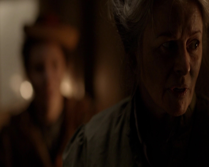 VampireDiariesWorld-dot-nl_7x13ThisWomansWork-deletedscenes0047.jpg