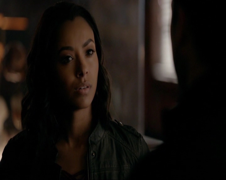 VampireDiariesWorld-dot-nl_7x14MoonlightOnTheBayou0248.jpg