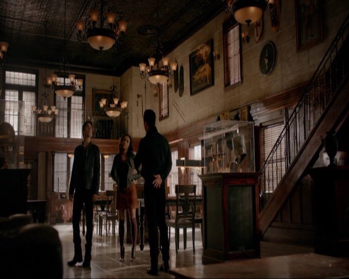 VampireDiariesWorld-dot-nl_7x14MoonlightOnTheBayou0252.jpg