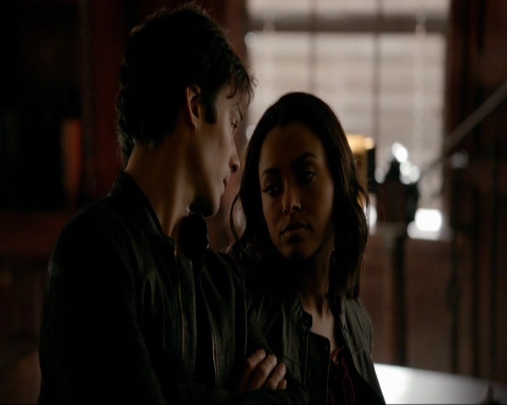 VampireDiariesWorld-dot-nl_7x14MoonlightOnTheBayou0267.jpg