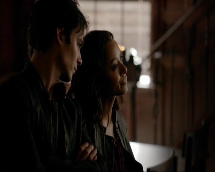 VampireDiariesWorld-dot-nl_7x14MoonlightOnTheBayou0269.jpg